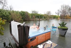 Výhled na řeku, která protéká v blízkosti bed and breakfast