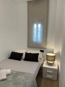 Posteľ alebo postele v izbe v ubytovaní PUERTO BANUS Apartamento PICASSO