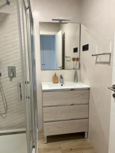 Kúpeľňa v ubytovaní PUERTO BANUS Apartamento PICASSO
