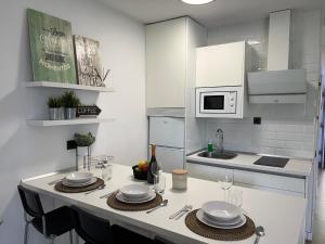 Kuchyňa alebo kuchynka v ubytovaní PUERTO BANUS Apartamento PICASSO