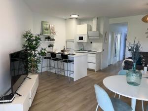 Kuchyňa alebo kuchynka v ubytovaní PUERTO BANUS Apartamento PICASSO