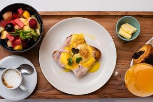 a table with a plate of food and a bowl of fruit at Hotel Atari in Donostia-San Sebastián