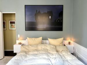 A bed or beds in a room at 240m2 NEW Luxury Best Located Apartment In Cph