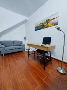 a living room with a desk and a couch at Casa Rebeca in Teror