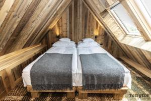 Posteľ alebo postele v izbe v ubytovaní TatryTop Domek Pogoda Premium