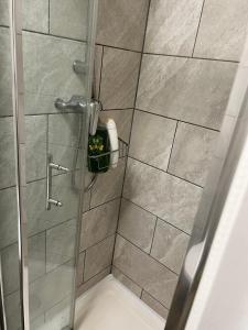 Ένα μπάνιο στο Haggai 5 comfort suites