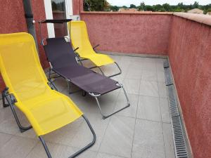 a group of chairs sitting on a balcony at REDHOUSE Studios Roques - Solarium in Roques Sur Garonne