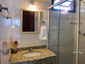 a bathroom with a sink and a shower with a mirror at Pousada Brisa de Paraty in Paraty +66 photos
