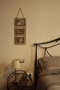 a bedroom with a bed and a table with a lamp at Beans Street Affittacamere in Mola di Bari