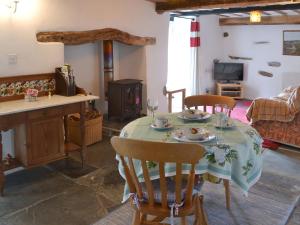 a living room with a table and a tv at Meadwell in Treknow