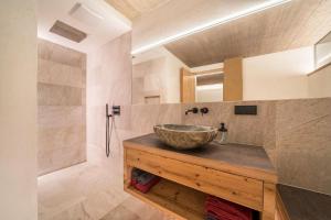 a bathroom with a bowl sink on a counter at Lagar Apartement Pircher Schnallele in San Leonardo in Passiria