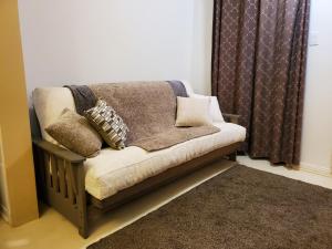 a couch with pillows on it in a room at Maison Montplaisir in Montréal