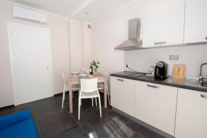 Kuchyň nebo kuchyňský kout v ubytování Brichett Deluxe Rooms