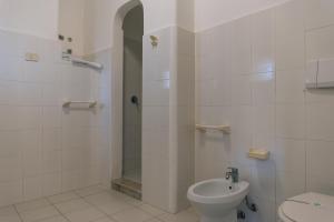 カンネートにあるPortynordのバスルーム(シャワー、トイレ、シンク付)