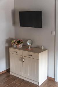 TV a/nebo společenská místnost v ubytování Hauptman apartman