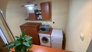 a laundry room with a washing machine and a washer at Apartament central zone in Sibiu