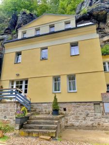 Budova, v ktorej sa apartmán nachádza