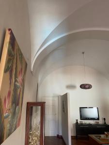 Телевизор и/или развлекательный центр в Apartamento La Almena 1 junto a Plaza Mayor,2 habitaciones, parking gratuito