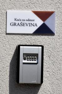 a kiel zircon gps system with a sign at Kuća za odmor GRAŠEVINA in Kutjevo