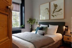 a bedroom with a large bed with white pillows at Les Berges in Bourbourg