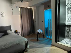 Posteľ alebo postele v izbe v ubytovaní CASA ENEA TERRACINA - Relax Sauna Apartment