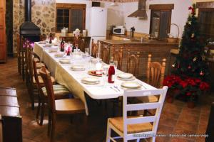 Reštaurácia alebo iné gastronomické zariadenie v ubytovaní Casa Rural Balcón del Camino Viejo