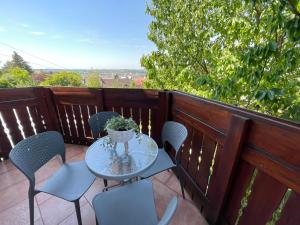Balkón alebo terasa v ubytovaní BellaVista 2 Apartman