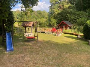 Area giochi per bambini di Le Gîte des Platanes