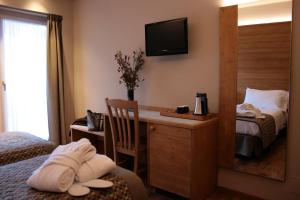 Ένα ή περισσότερα κρεβάτια σε δωμάτιο στο Hotel Larice Bianco