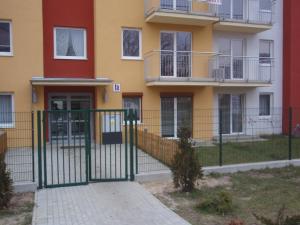 a gate in front of a building at Władysławowo Apartament Morska in Władysławowo