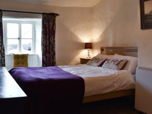 Кровать или кровати в номере Hydrangea Cottage