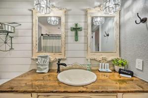 Ένα μπάνιο στο Broken Bow Retreat with Large Yard and Fire Pit! +28 φωτογραφίες