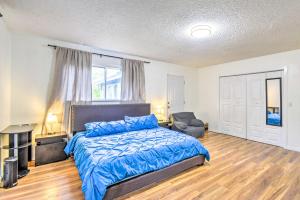 Katil atau katil-katil dalam bilik di Bremerton Home 2 Mi to Bremerton Boardwalk!