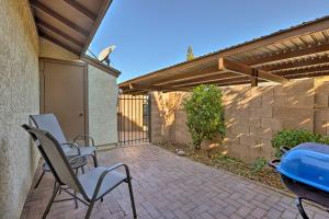 Mynd úr myndasafni af Near Parks and Golf Gilbert Townhome with Pool Access í Gilbert