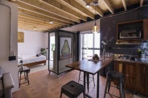 Dapur atau dapur kecil di Santa Teresita Loft +23 gambar