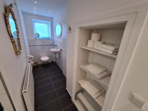 Ein Badezimmer in der Unterkunft Überfahrt vor Sylt