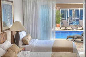 Bazen u ili blizu objekta Beachfront Hotel Tramonto