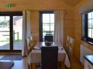 a dining room with a table in a cabin at Exmoor - Uk12539 in Witheridge