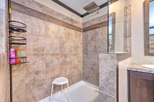 Koupelna v ubytování Pet-Friendly Home with Pool in Broken Bow!