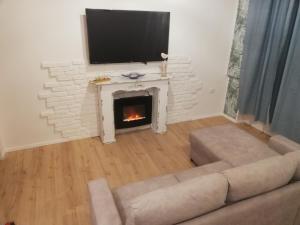 a living room with a couch and a fireplace at Bnb Simy2 in Naples