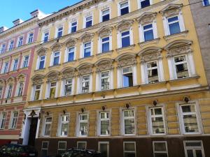 The building in which Az apartmant is located