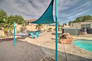 Piscina en o cerca de Albuquerque Studio with Shared Pool and Fire Pit!