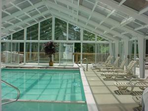 Swimming pool sa o malapit sa Oceancliff I & II, a VRI resort