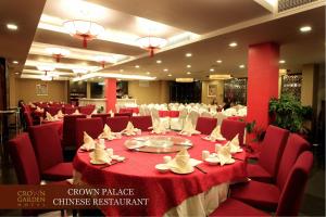 A restaurant or other place to eat at Crown Garden Hotel