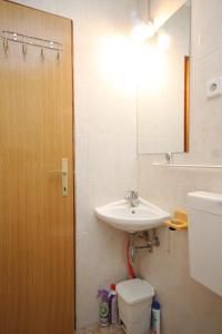 Koupelna v ubytování Apartment Karkavac - Scedro 8801d
