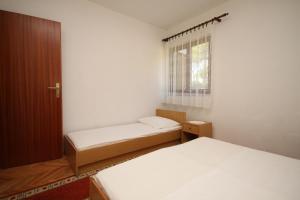 Posteľ alebo postele v izbe v ubytovaní Apartment Vrboska 8748a