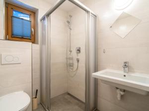 Ein Badezimmer in der Unterkunft Haus Bergblick