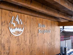 Ein Zertifikat, Auszeichnung, Logo oder anderes Dokument, das in der Unterkunft Haus Bergblick ausgestellt ist