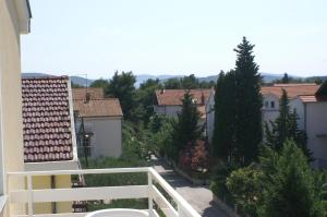 Ein Balkon oder eine Terrasse in der Unterkunft Studio Vodice 4172a
