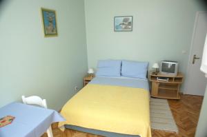 Postel nebo postele na pokoji v ubytování Studio Vodice 4172c